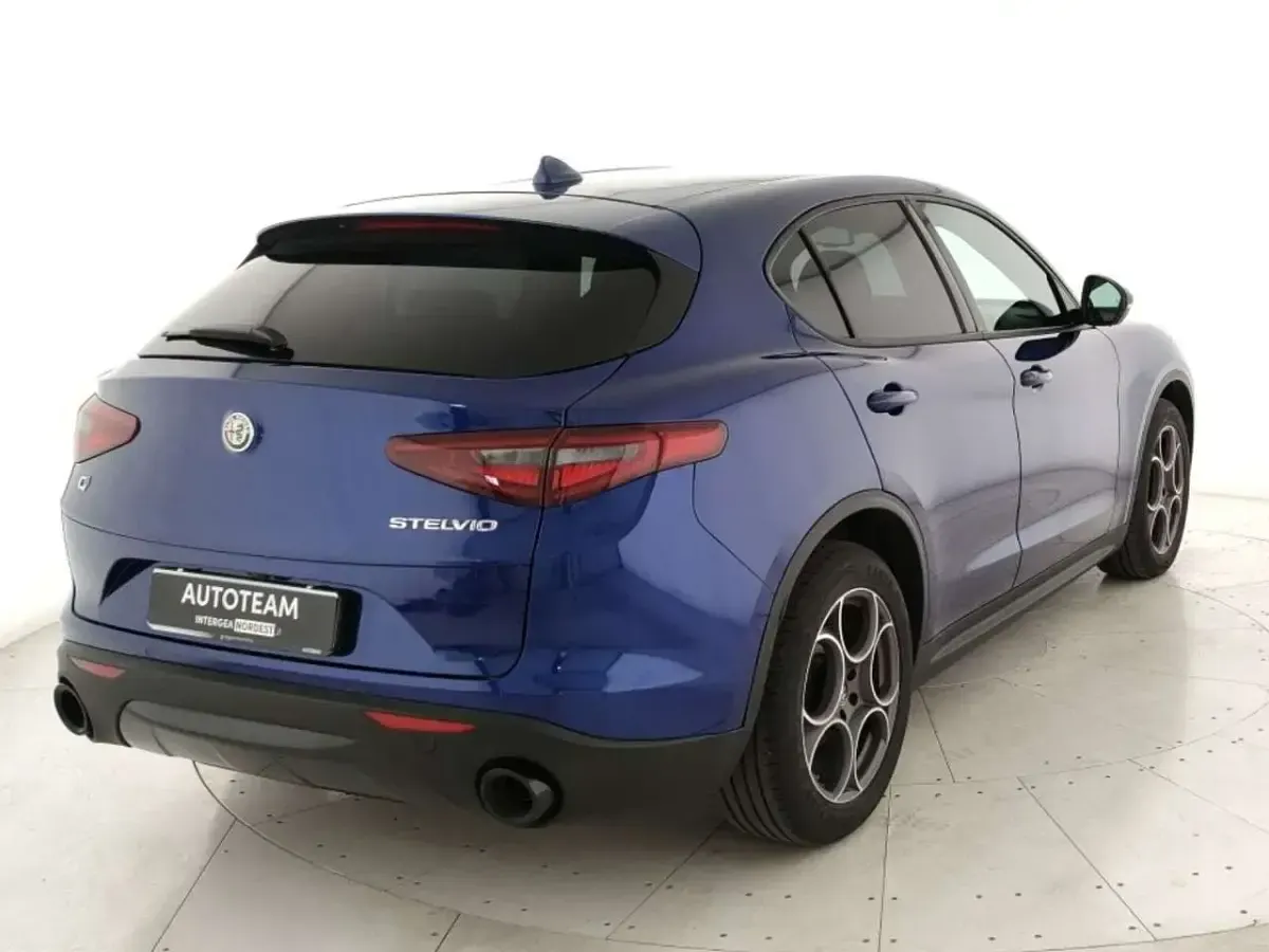 Usata Alfa Romeo Stelvio Sprint 190 CV (139 kW) 2022 Blu SUV
