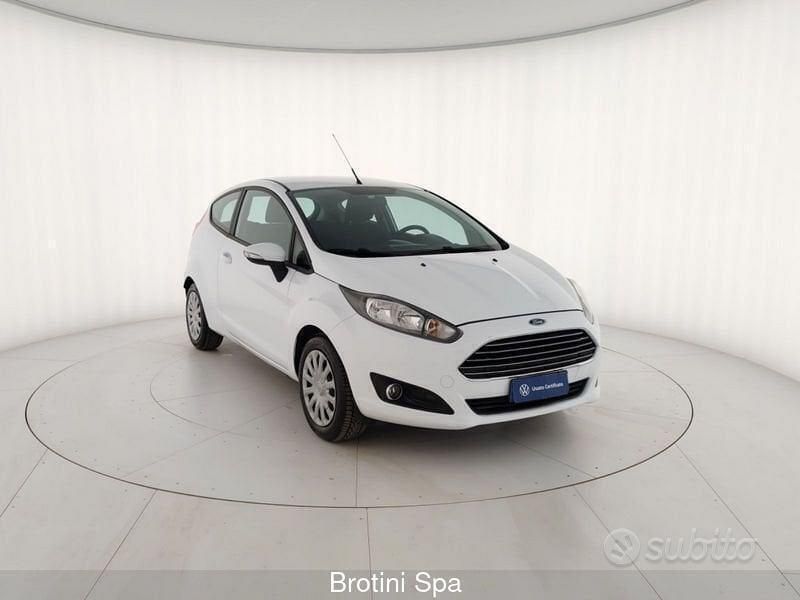 Usata Ford Fiesta Business Edition 75 CV (55 kW) 2015 Bianco Utilitaria