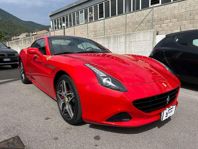 Usata Ferrari California 560 CV (411 kW) 2016 Rosso Cabrio