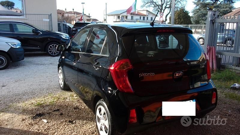 Usata Kia Picanto 66 CV (48 kW) 2016 Nero Utilitaria