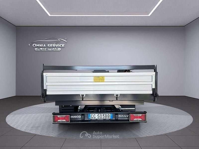 Usata Iveco Daily 136 CV (100 kW) 2021 Bianco Cabrio