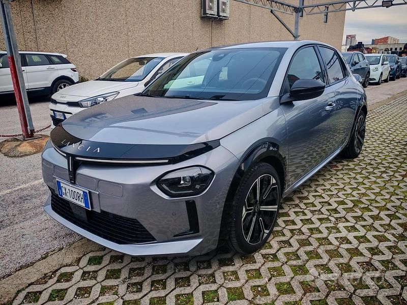 Grigio Usata 2025 Lancia Ypsilon Due volumi | 17.900 € (Ottimo prezzo) - Immagine 1/4