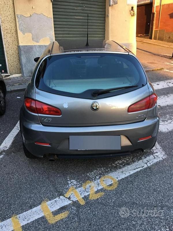 Usata Alfa Romeo 147 120 CV (88 kW) 2006 Grigio Utilitaria