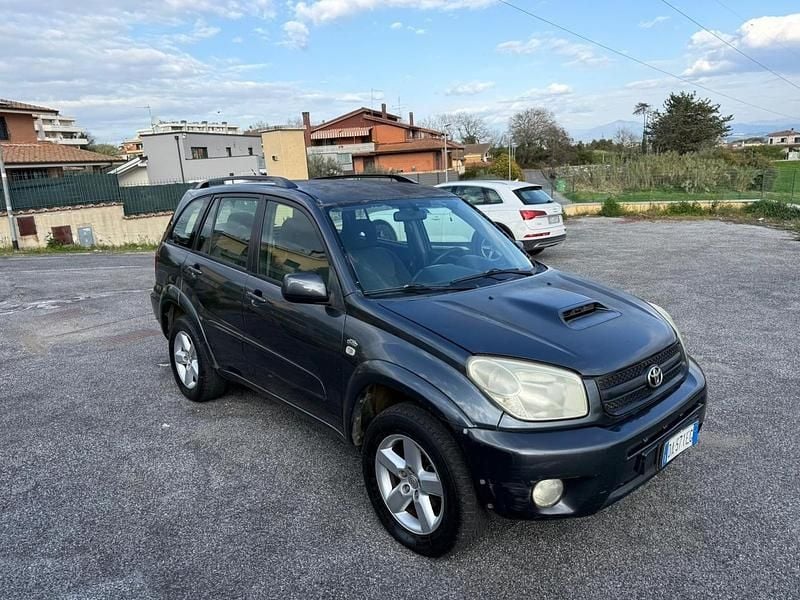 Usata Toyota RAV4 115 CV (84 kW) 2005 Argento SUV