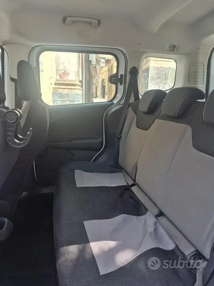 Usata Ford Tourneo Courier 2016 Bianco Monovolume