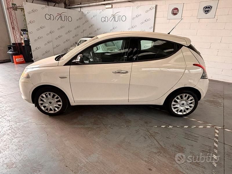 Usata Lancia Ypsilon 69 CV (50 kW) 2011 Bianco Utilitaria