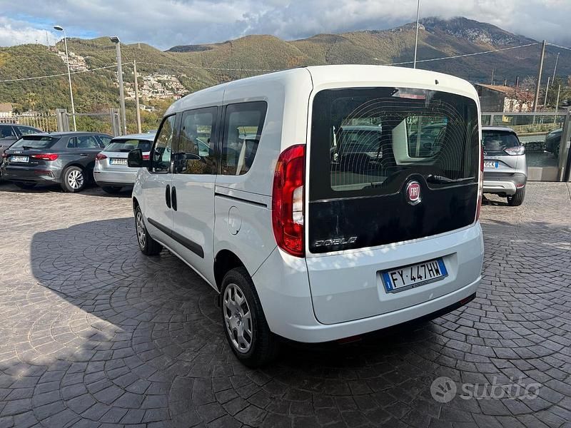 Usata Fiat Doblò Lounge 120 CV (88 kW) 2019 Bianco Monovolume