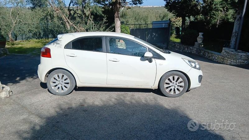Usata Kia Rio 2012 Bianco Berlina