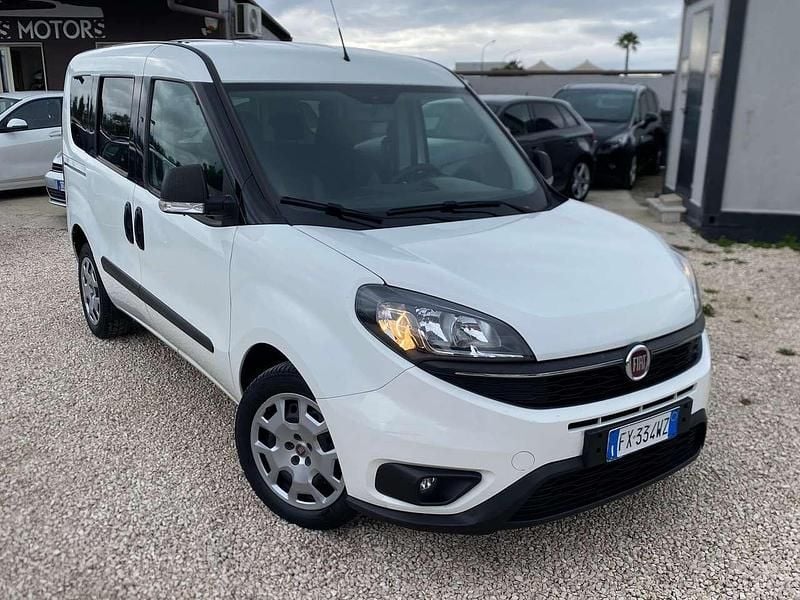 Bianco Usata 2019 Fiat Doblò Lounge Monovolume | 10.800 € (Buon prezzo) - Immagine 1/4