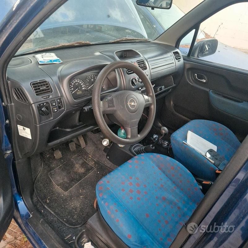 Usata Opel Agila 58 CV (42 kW) 2004 Blu Utilitaria