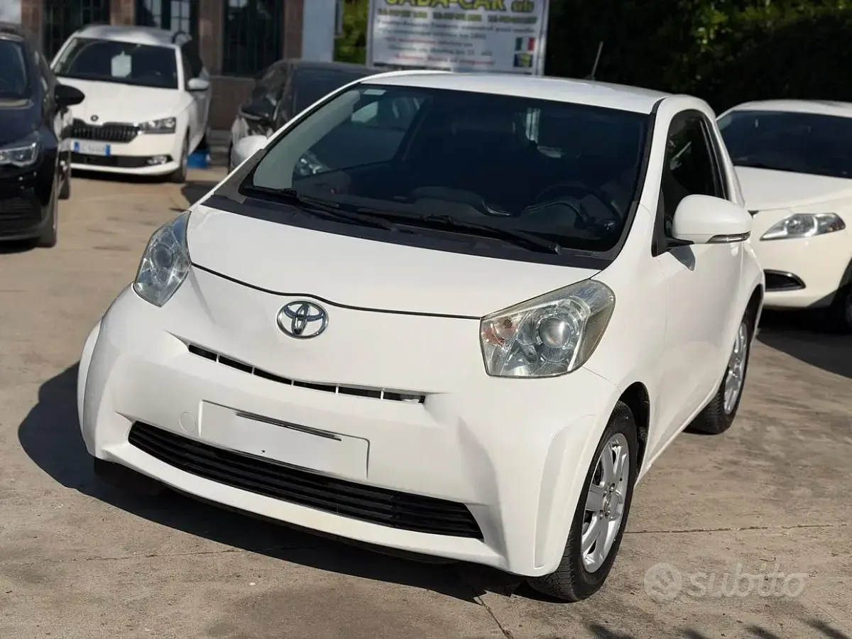 Usata Toyota iQ Sol 68 CV (50 kW) 2009 Bianco Utilitaria