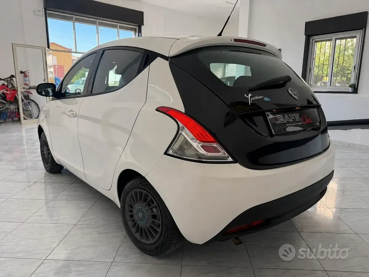 Usata Lancia Ypsilon 69 CV (50 kW) 2013 Bianco Utilitaria