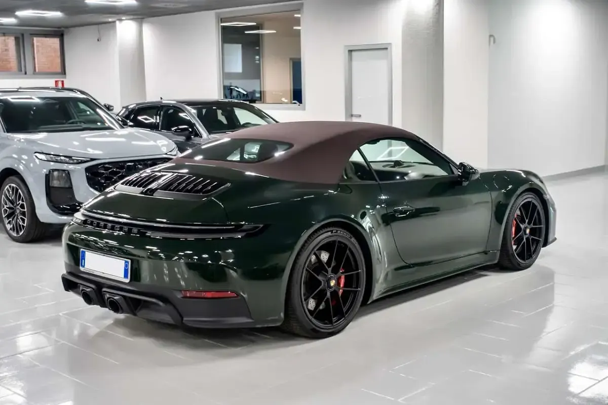 Usata Porsche 992 485 CV (356 kW) 2025 Brewster green exclusive Cabrio