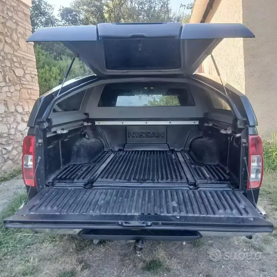 Usata Nissan Navara 171 CV (125 kW) 2006 Grigio Pick-up