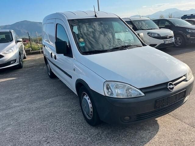 Usata Opel Combo 89 CV (65 kW) 2012 Bianco Monovolume