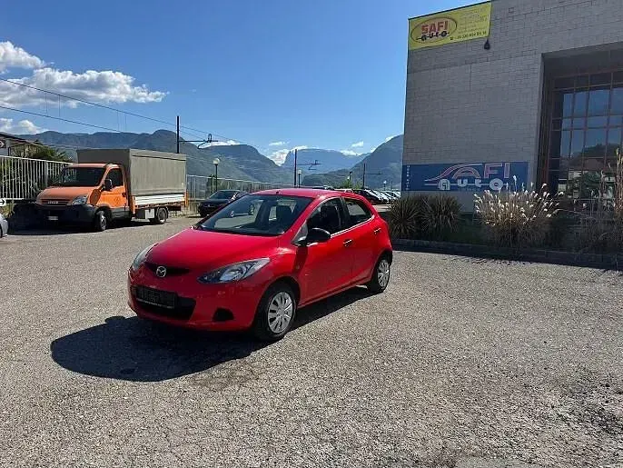 Usata Mazda 2 Trendy 75 CV (55 kW) 2012 Rosso Utilitaria