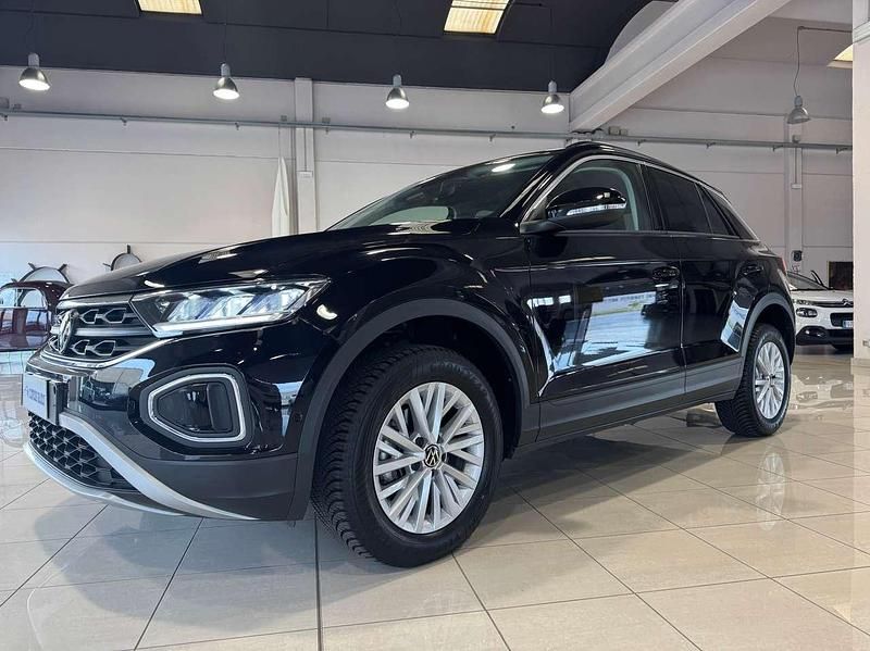 Nero Usata 2024 VW T-Roc Life SUV | 23.990 € (Buon prezzo) - Immagine 1/4