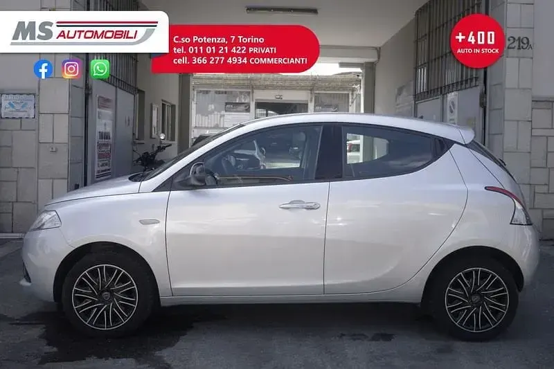 Usata Lancia Ypsilon Platinum 69 CV (50 kW) 2018 Argento Utilitaria