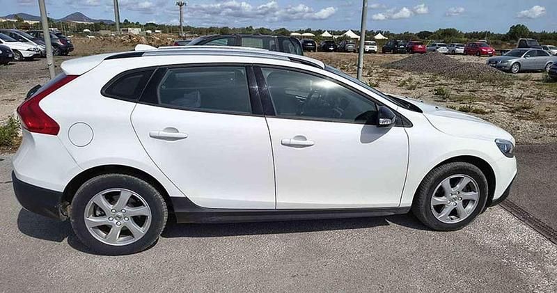 Usata Volvo V40 CC Momentum 120 CV (88 kW) 2017 Bianco Station wagon