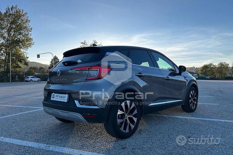 Usata Renault Captur Techno 100 CV (73 kW) 2023 Grigio SUV