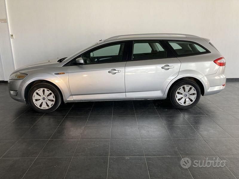 Usata Ford Mondeo Titanium 140 CV (102 kW) 2010 Argento Station wagon