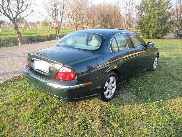 Usata Jaguar S-Type Executive 238 CV (175 kW) 2001 Verde Berlina