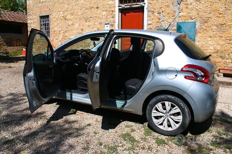 Usata Peugeot 208 82 CV (60 kW) 2012 Grigio Utilitaria