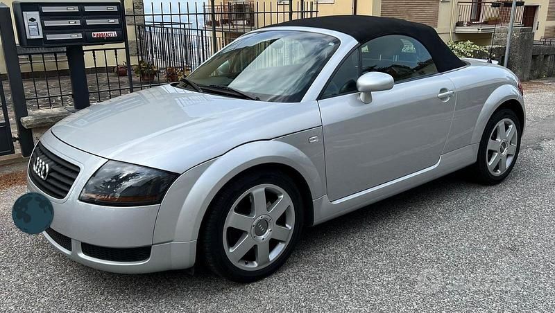 Usata Audi TT Roadster 150 CV (110 kW) 2002 Grigio Cabrio
