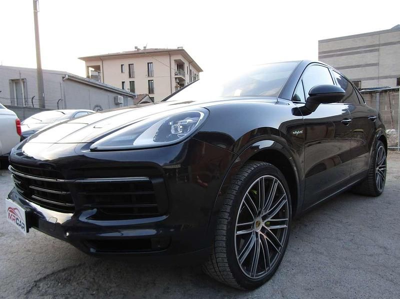 Usata Porsche Cayenne Coupe 462 CV (339 kW) 2021 Moonlight metallizzato Coupé