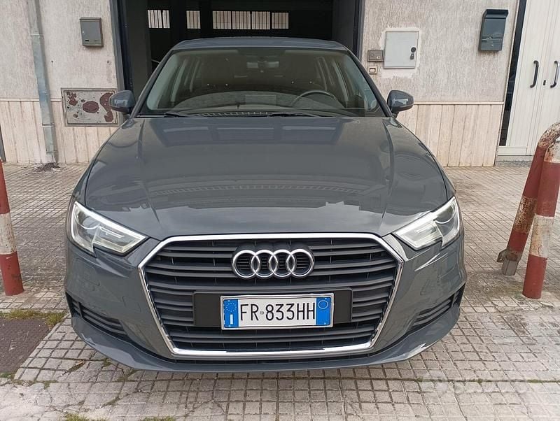 Usata Audi A3 Design 116 CV (85 kW) 2018 Grigio Berlina