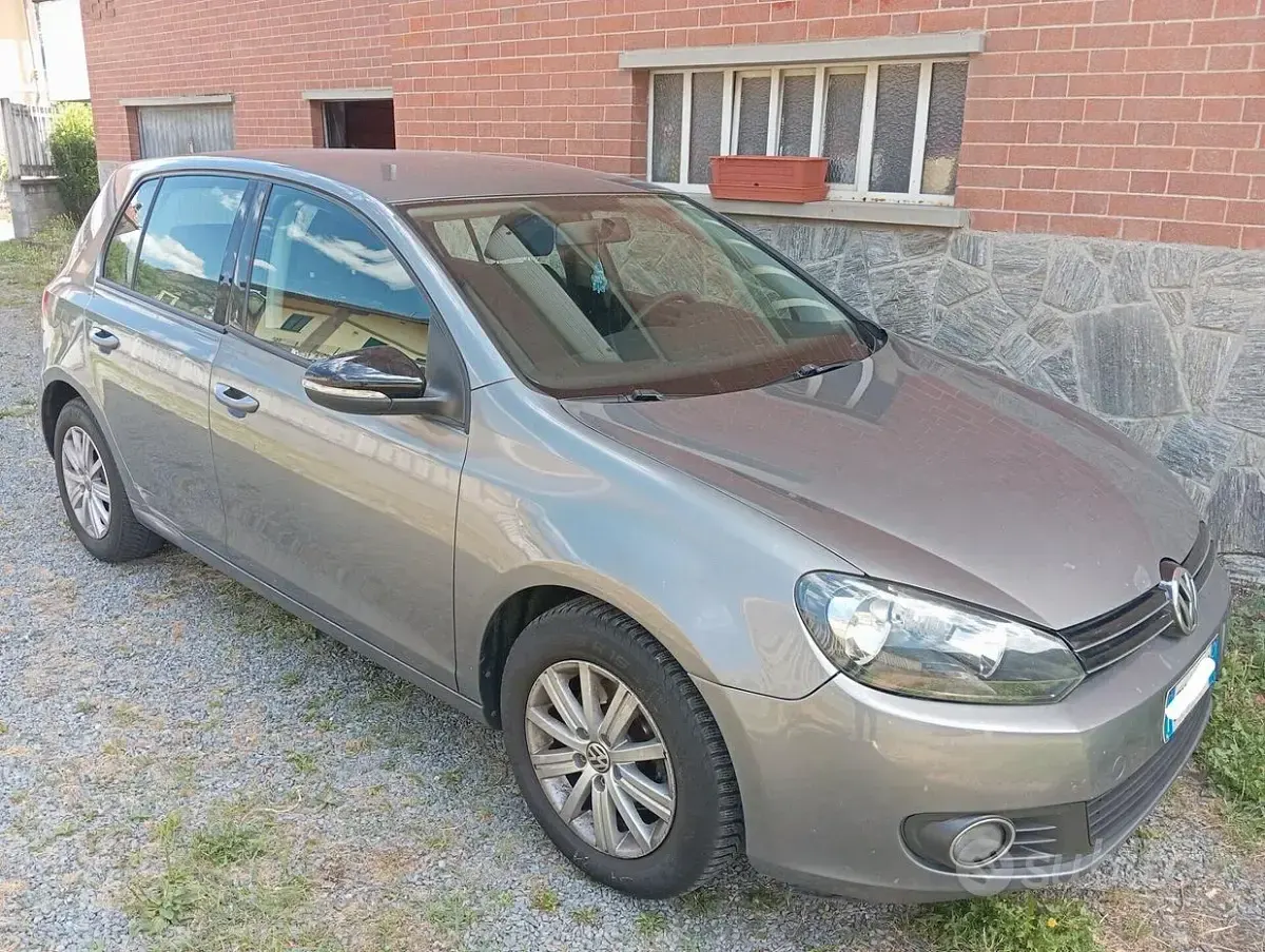Usata VW Golf VI Edition 105 CV (77 kW) 2011 Grigio Utilitaria