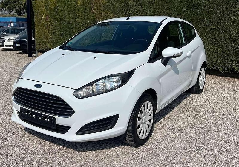 Usata Ford Fiesta Trend 79 CV (58 kW) 2013 Bianco Utilitaria