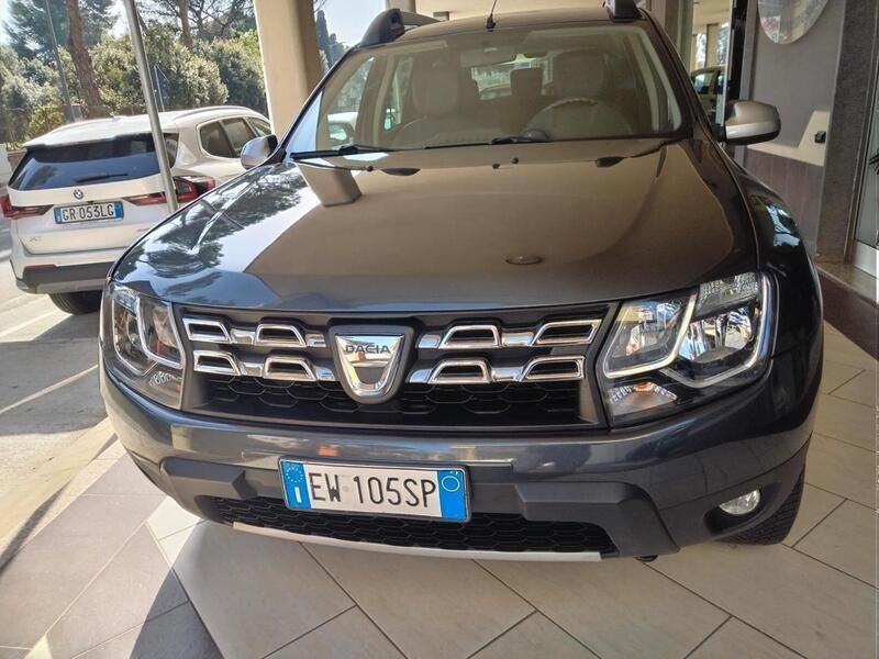 Nero Usata 2014 Dacia Duster Lauréate SUV | 11.800 € (Molto cara) - Immagine 1/4