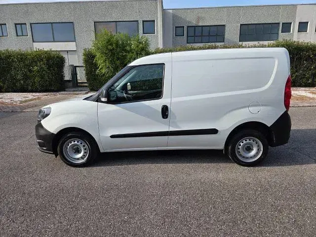 Usata Fiat Doblò S 95 CV (69 kW) 2021 Bianco Monovolume