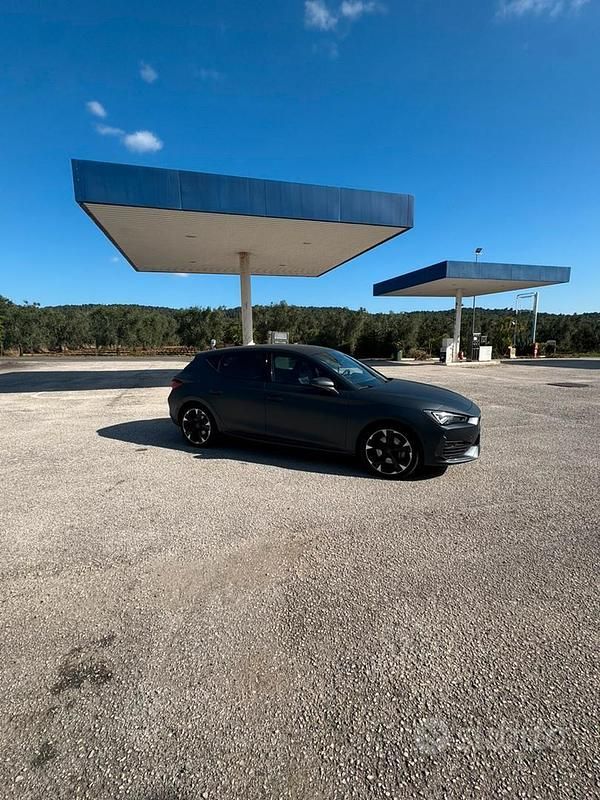 Usata Cupra Leon 190 CV (139 kW) 2023 Grigio Berlina