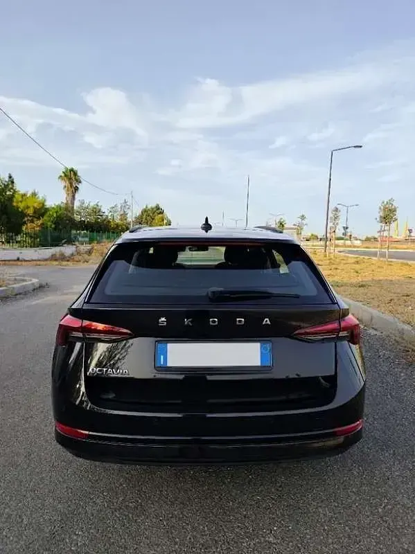 Usata Skoda Octavia Executive 150 CV (110 kW) 2020 Nero Station wagon