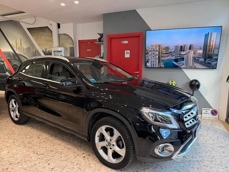 Usata Mercedes GLA200 Premium 185 CV (136 kW) 2017 Nero SUV
