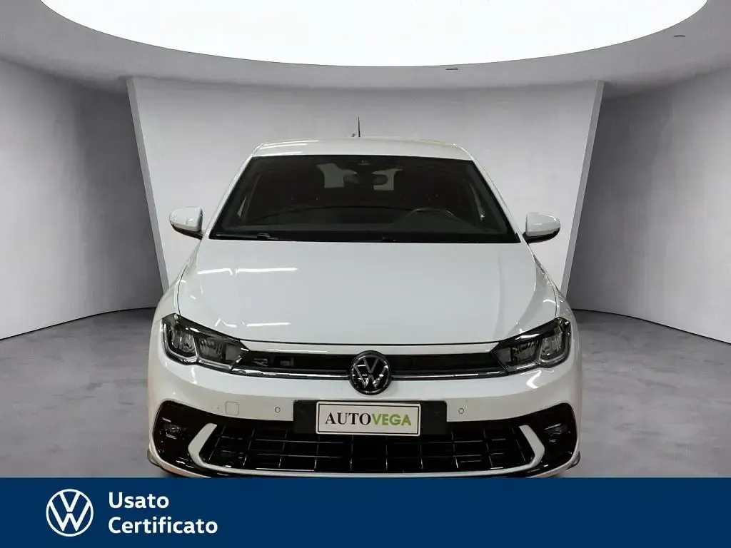 Usata VW Polo R-line 95 CV (69 kW) 2023 Bianco pastello Utilitaria
