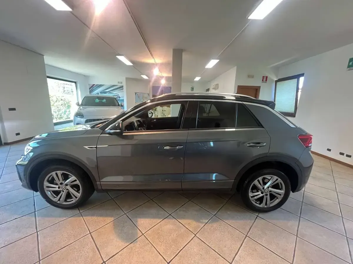 Usata VW T-Roc R-line 110 CV (80 kW) 2023 Indium grey SUV