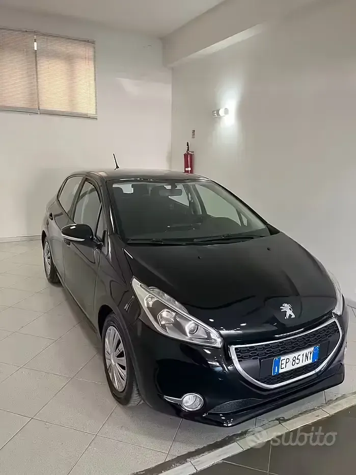 Usata Peugeot 208 Allure 82 CV (60 kW) 2013 Nero Utilitaria