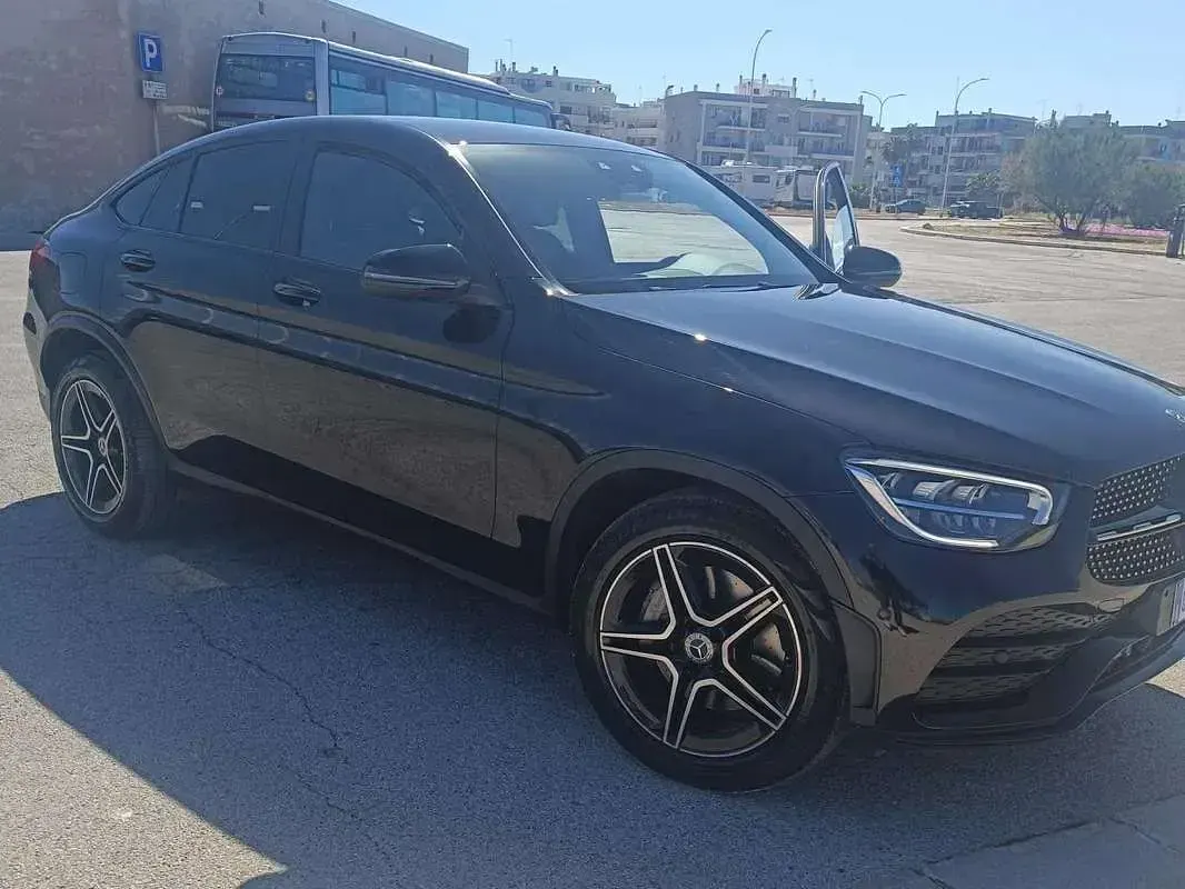 Usado Mercedes GLC220 AMG line 194 CV (142 kW) 2021 Negro Coupe