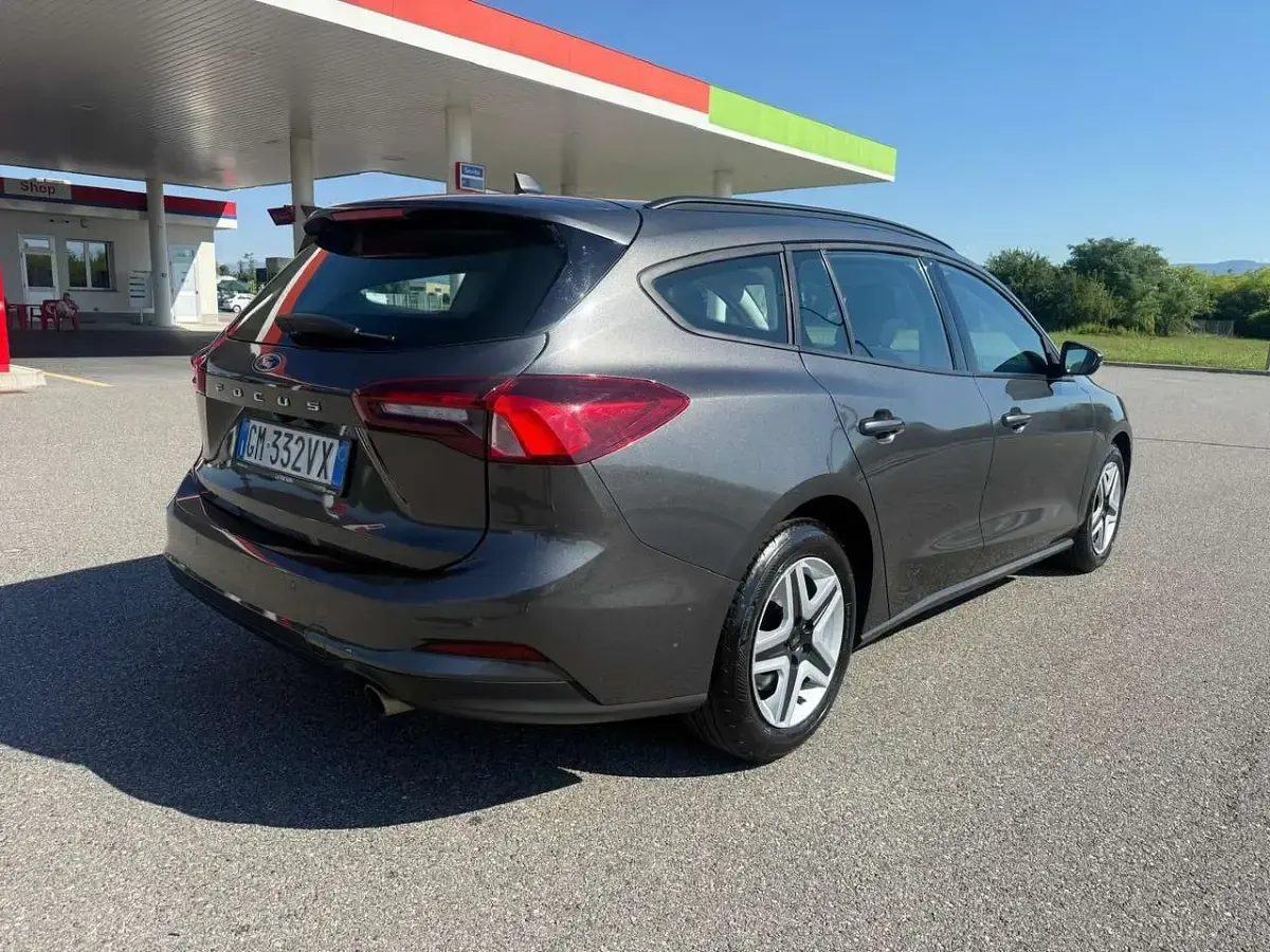 Usata Ford Focus Business Edition 120 CV (88 kW) 2023 Grigio Station wagon