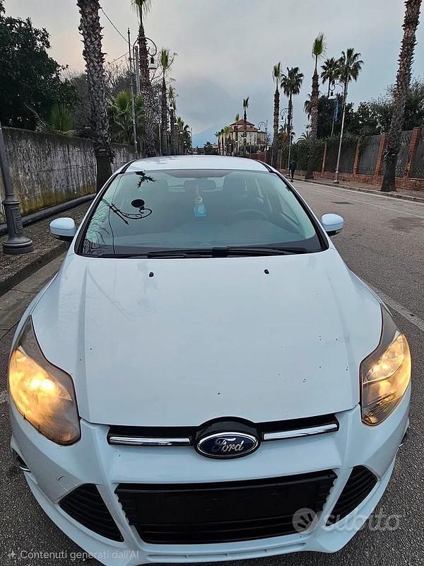Usata Ford Focus 116 CV (85 kW) 2012 Bianco Station wagon