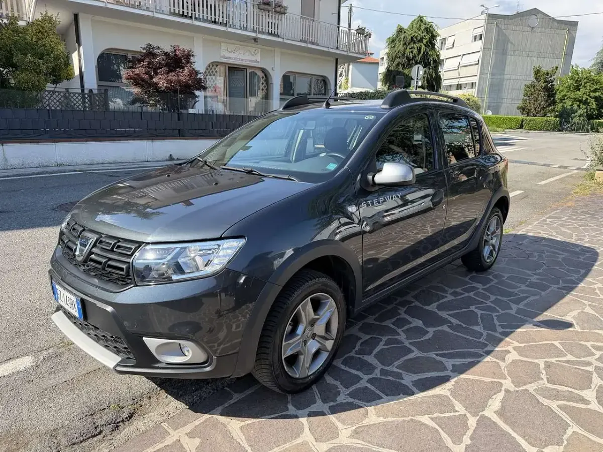 Usata Dacia Sandero Comfort 90 CV (66 kW) 2019 Grigio Berlina
