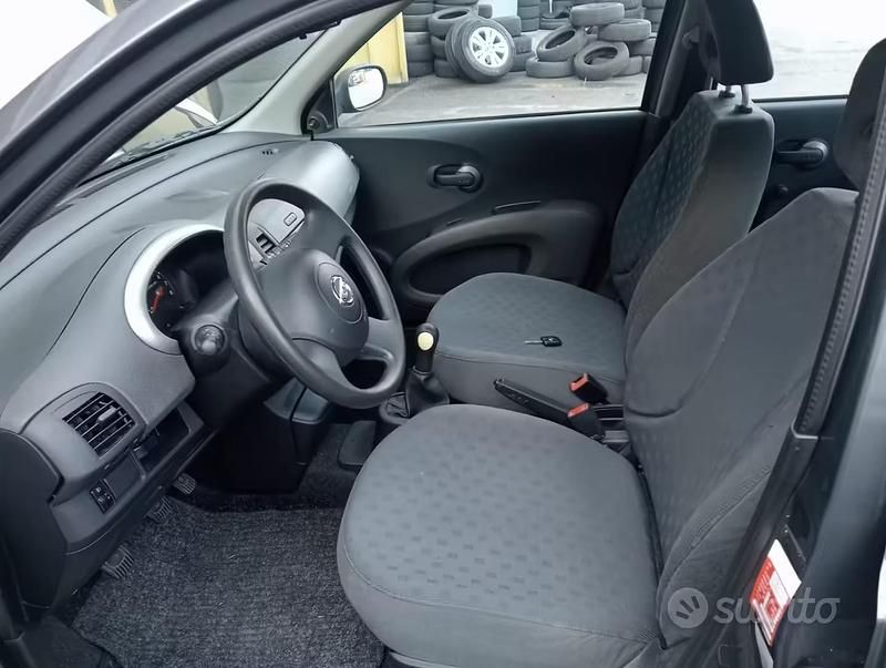 Usata Nissan Micra 65 CV (47 kW) 2004 Grigio Utilitaria