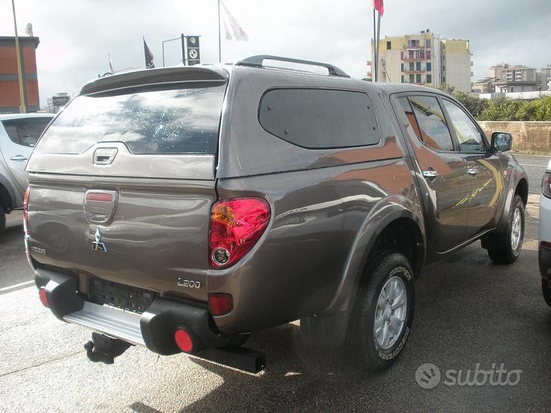 Usata Mitsubishi L200 Intense 137 CV (100 kW) 2013 Marrone Pick-up