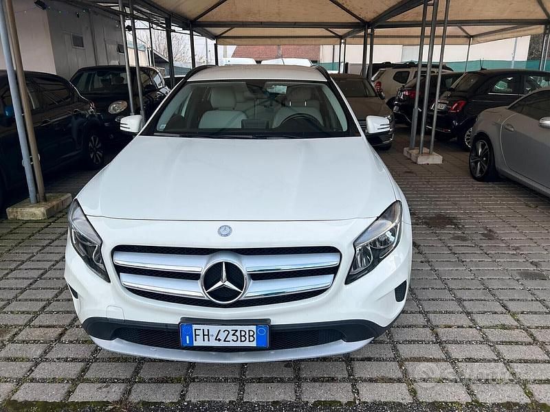 Usata Mercedes GLA200 Executive 136 CV (100 kW) 2017 Bianco SUV