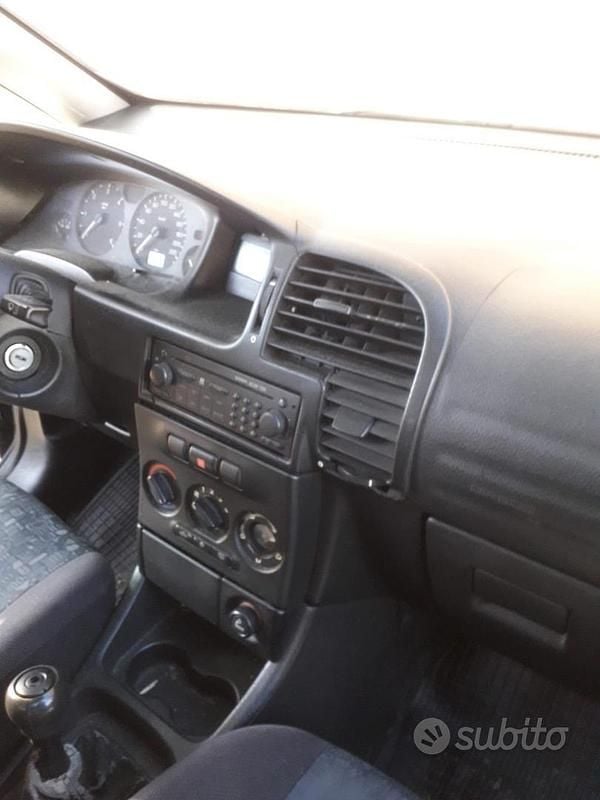 Usata Opel Zafira 2003 Blu Monovolume