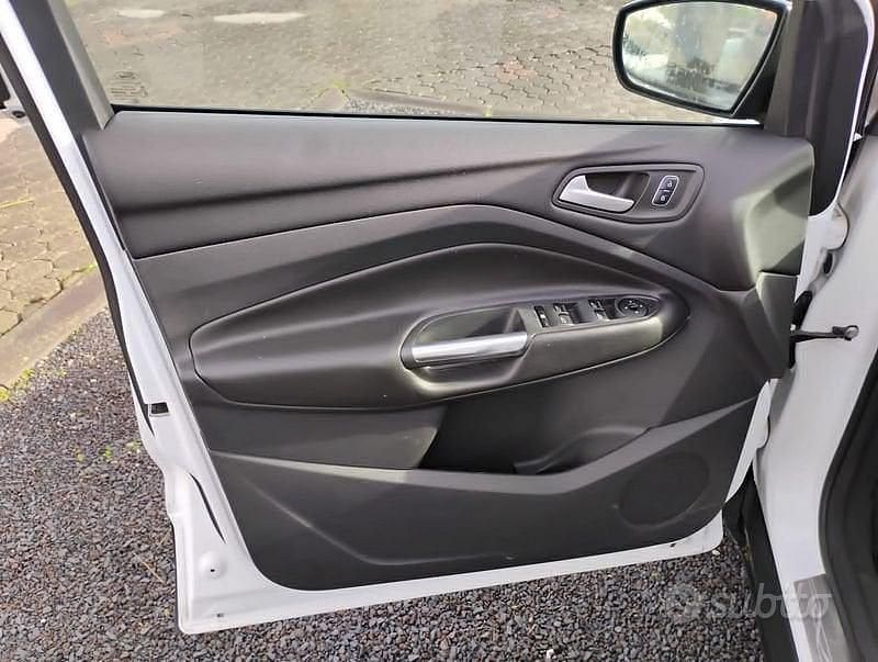 Usata Ford Kuga Titanium 120 CV (88 kW) 2017 Bianco SUV