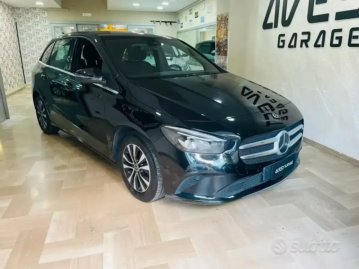 Usata Mercedes B180 116 CV (85 kW) 2020 Nero Utilitaria